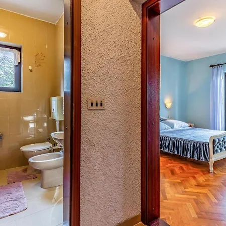 Gorgeous In With Kitchen Apartment Medulin